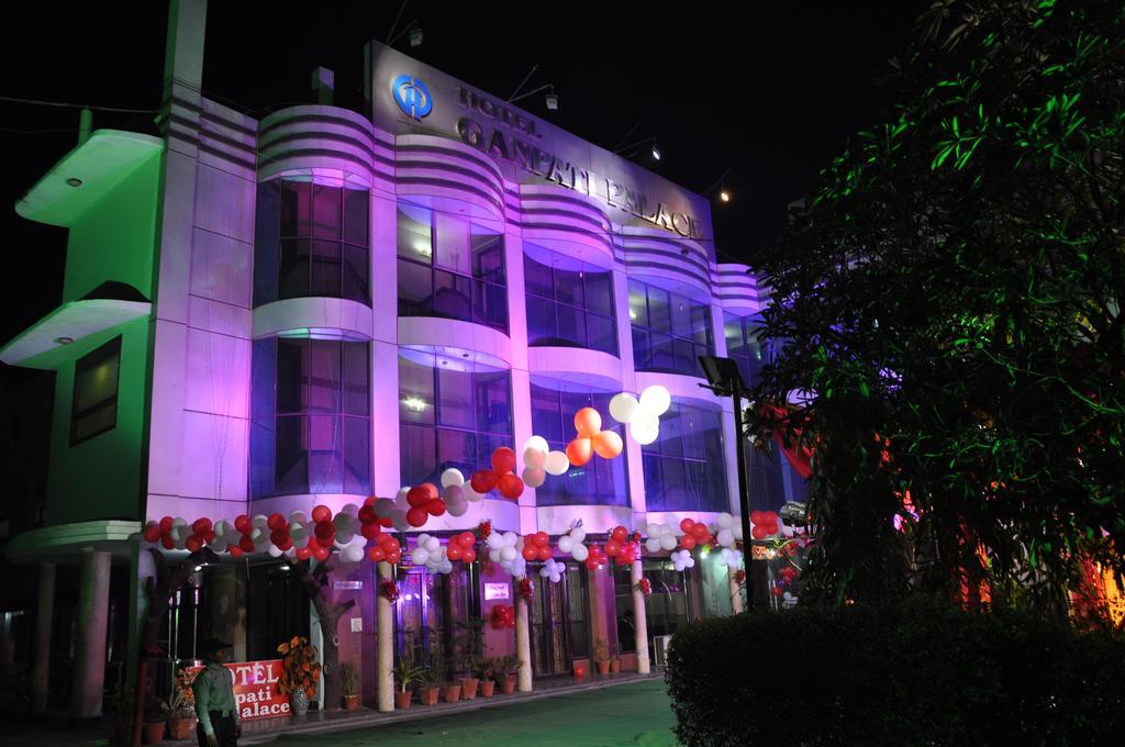 Hotel Ganpati Palace Mathura Bagian luar foto