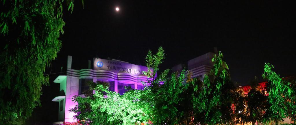 Hotel Ganpati Palace Mathura Bagian luar foto
